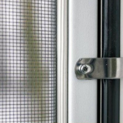 Okná pre hospodárske zvieratá, maštale, ošípané a stajne. Výrobca plastových okien, sietí proti komárom - Poľsko