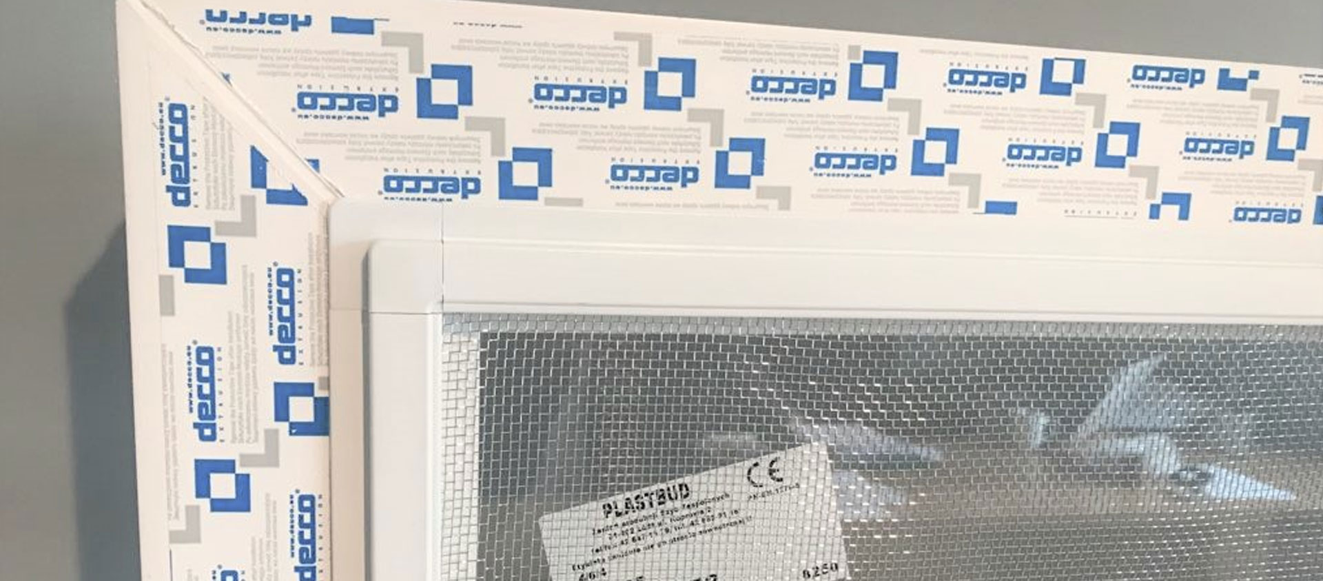 Okná pre hospodárske zvieratá, maštale, ošípané a stajne. Výrobca plastových okien, sietí proti komárom - Poľsko